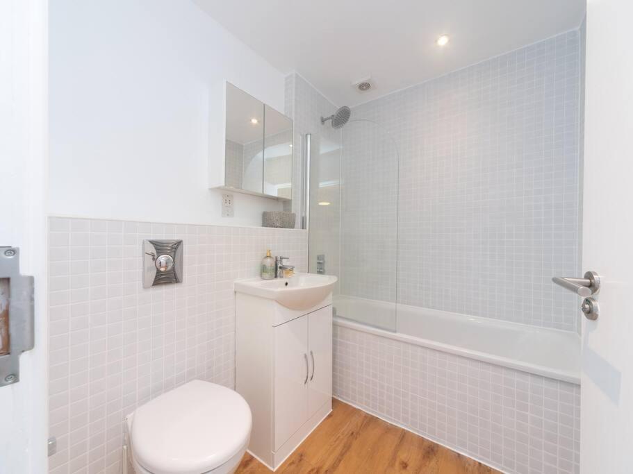 Bright & Modern 2-Bed Apartment In Vibrant East 런던 외부 사진